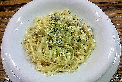 A:ポークソテー アラビアータソース　B:あさりのガーリック クリームパスタ